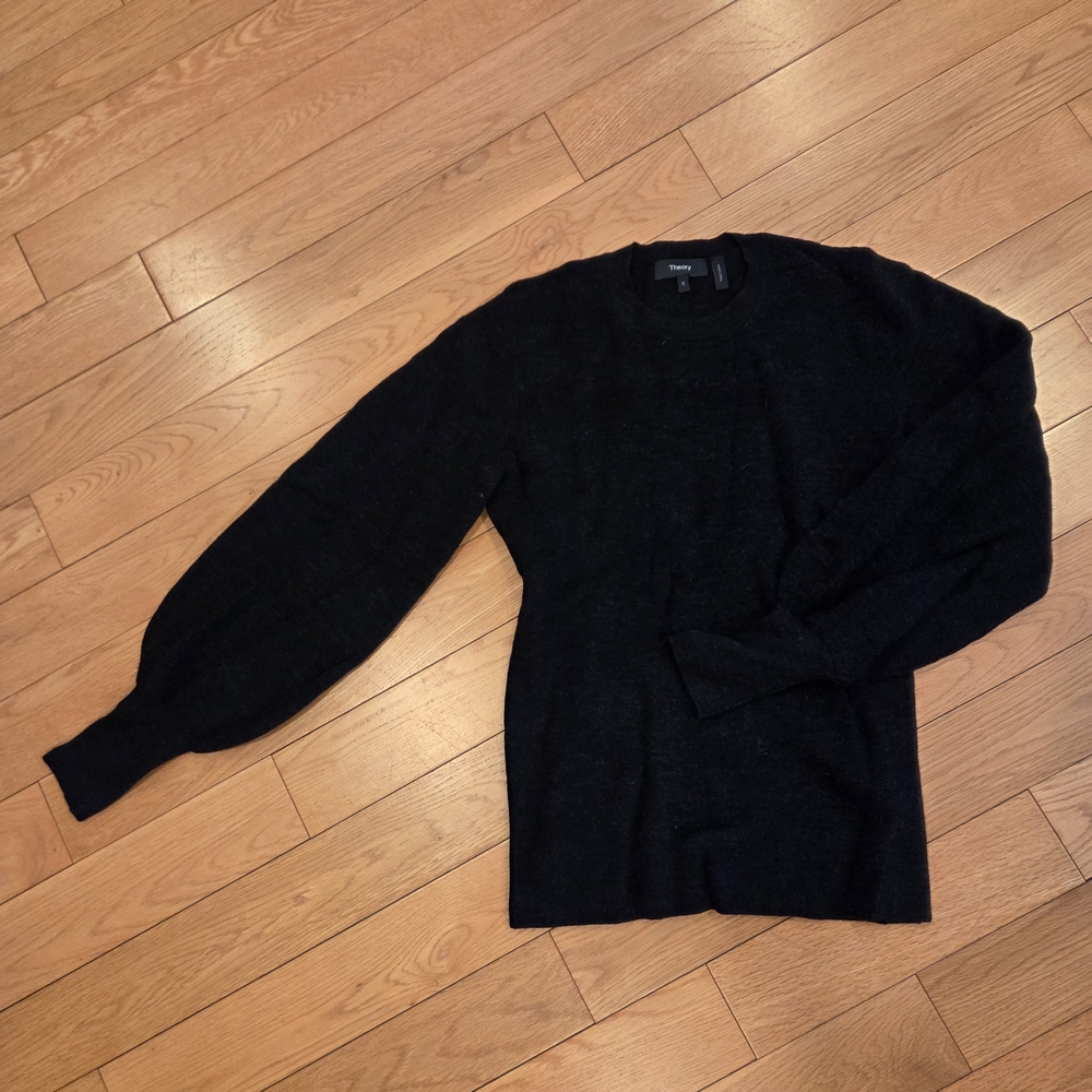 Women's Black Theory Sweater Small
